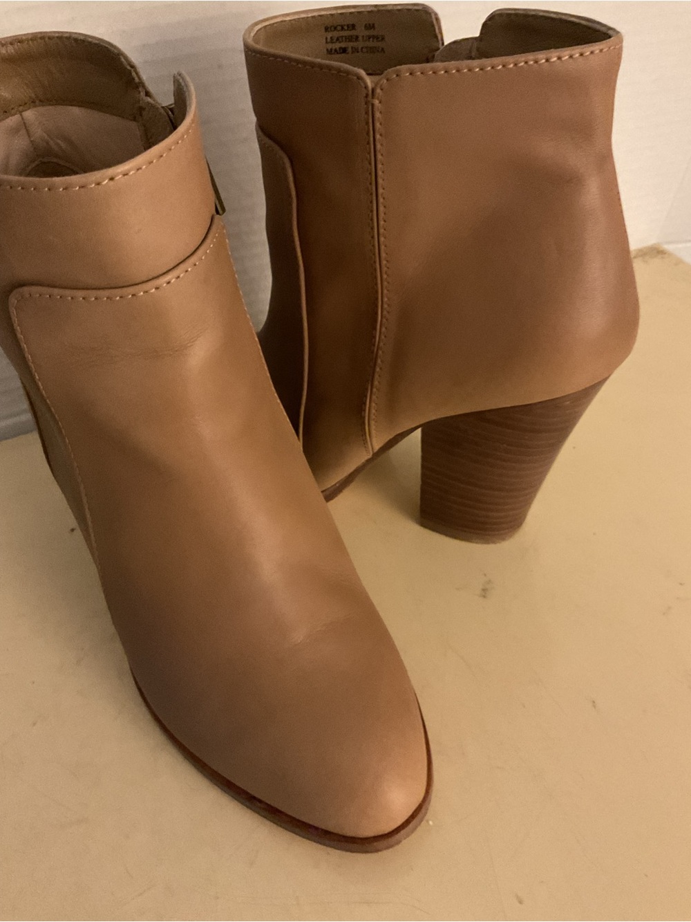 Pour La Victoire women beige Leather Chelsea heel Rocker boots US 6